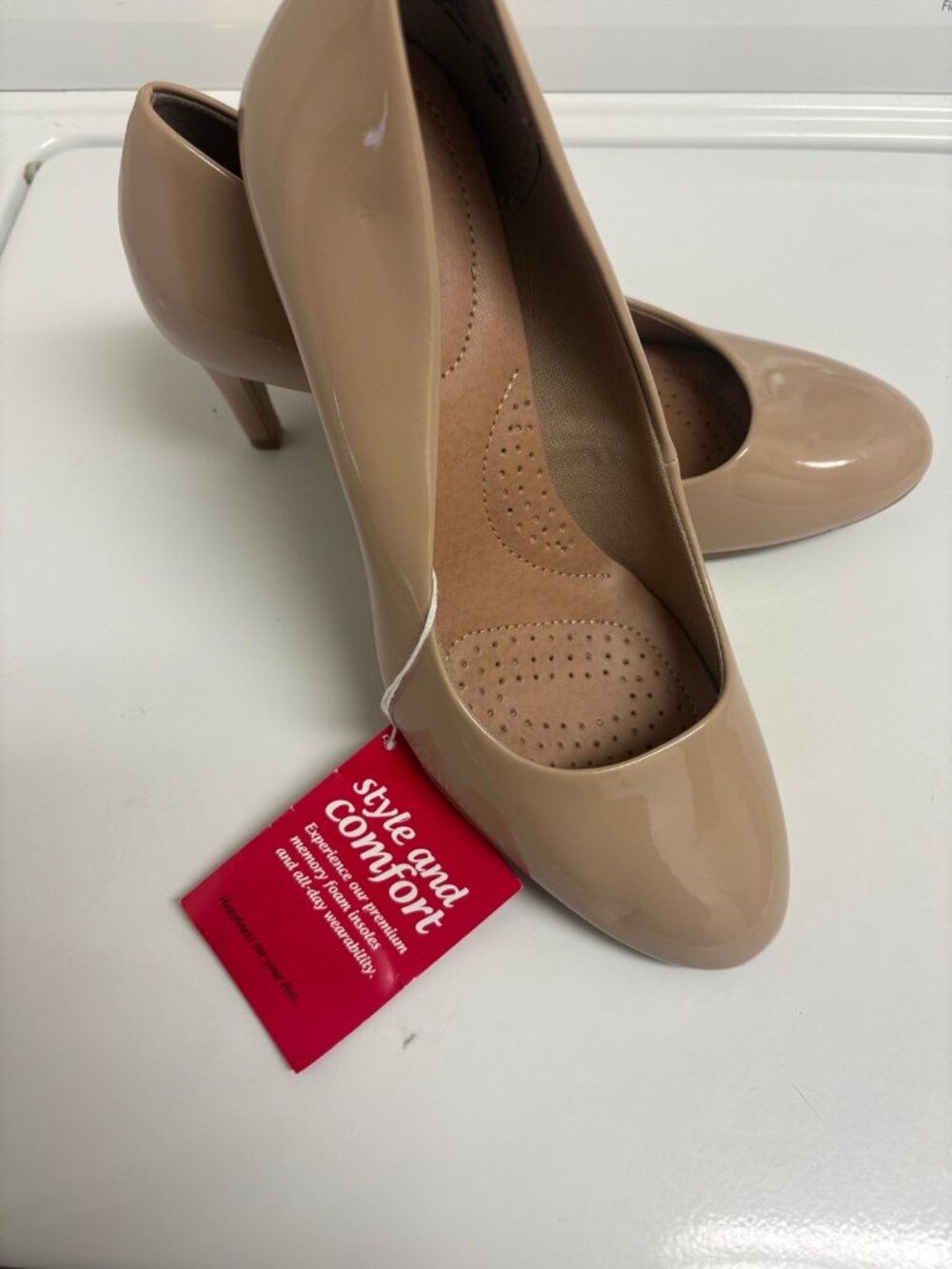 DexFlex Comfort Women's Flats Size 7W Wide Neutral Beige Slip-On Shoes